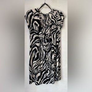 EN FOCUS STUDIO Size 14 Abstract Design Dress